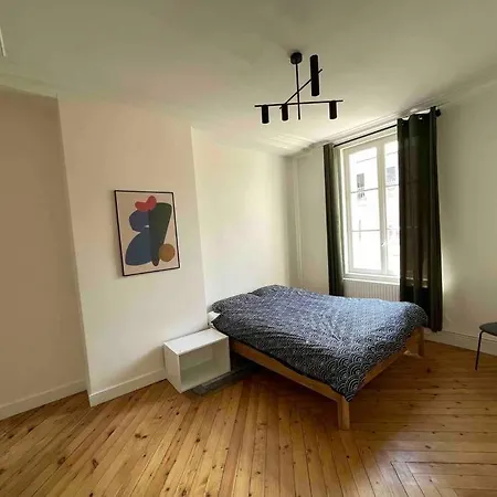 Moderne Place Saint Marc *